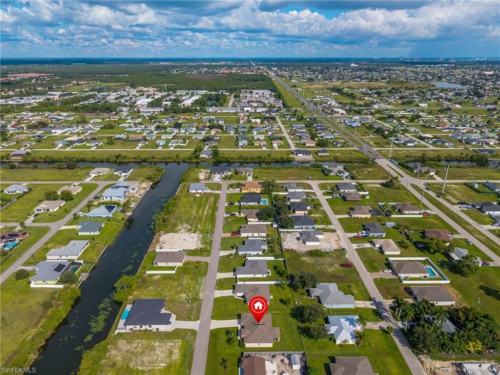 Image 33 of property listing at 408 NE 25th ST, Cape Coral, FL 33909