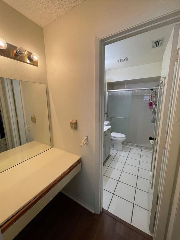 Image 11 of property listing at 4008 37TH STREET COURT W, Bradenton, FL 34205