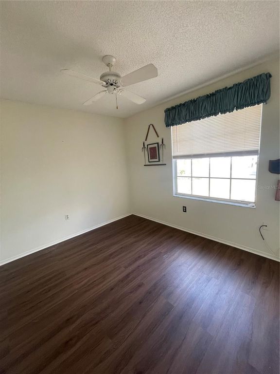 Image 12 of property listing at 4008 37TH STREET COURT W, Bradenton, FL 34205