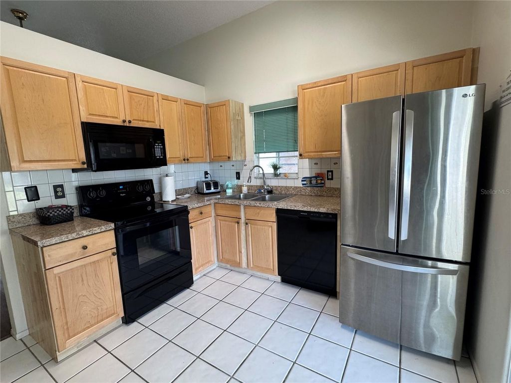 Image 6 of property listing at 4008 37TH STREET COURT W, Bradenton, FL 34205