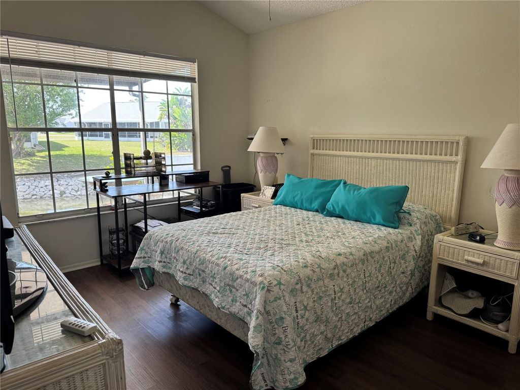 Image 7 of property listing at 4008 37TH STREET COURT W, Bradenton, FL 34205