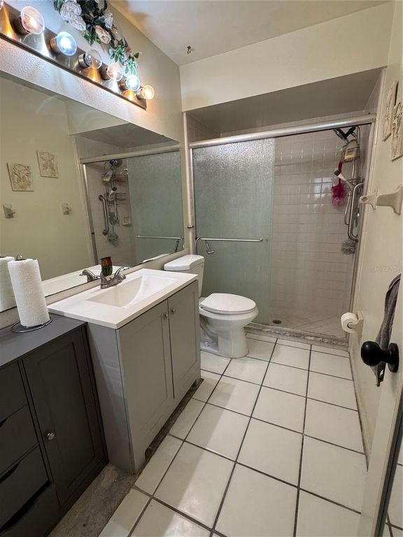 Image 10 of property listing at 4008 37TH STREET COURT W, Bradenton, FL 34205