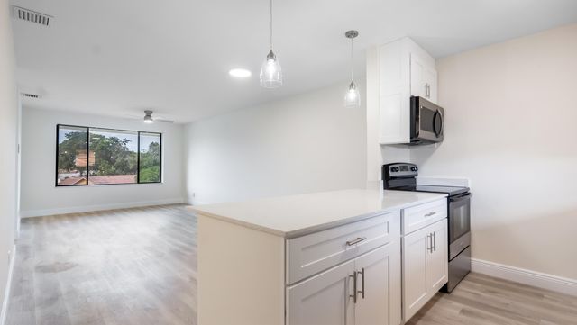 11477 NW 39th Court 301-1, Coral Springs, FL 33065