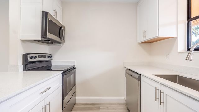 11477 NW 39th Court 301-1, Coral Springs, FL 33065