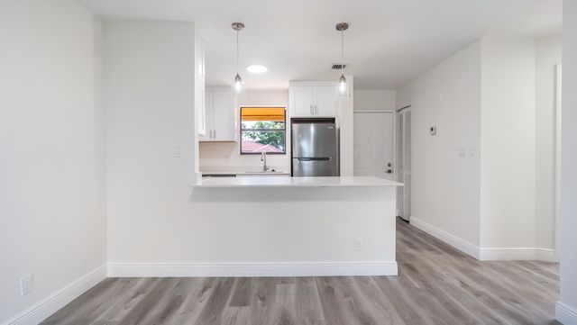 11477 NW 39th Court 301-1, Coral Springs, FL 33065