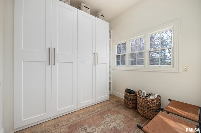 6531 N GREENWICH Place, Peoria, IL 61615