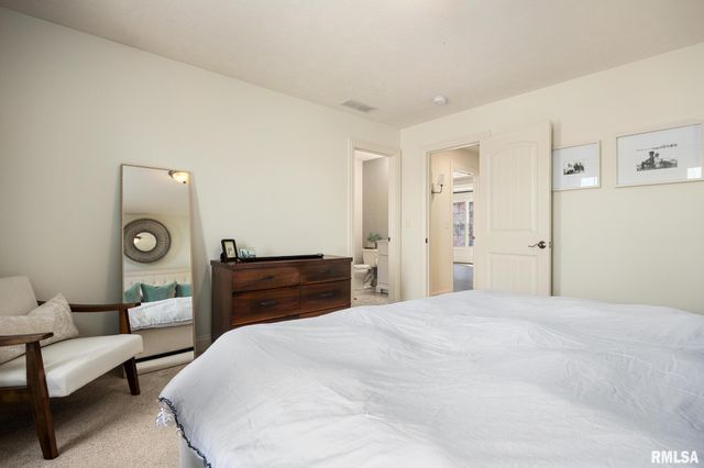 6531 N GREENWICH Place, Peoria, IL 61615