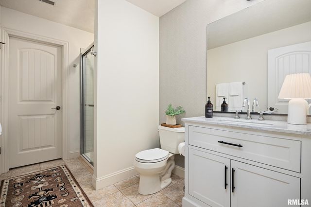 6531 N GREENWICH Place, Peoria, IL 61615