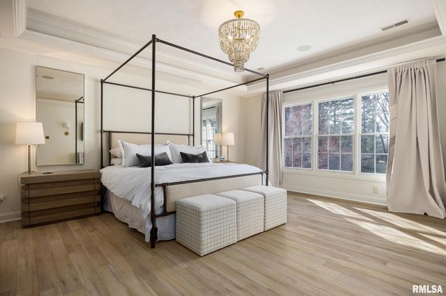 6531 N GREENWICH Place, Peoria, IL 61615