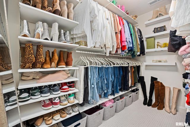 6531 N GREENWICH Place, Peoria, IL 61615