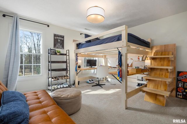 6531 N GREENWICH Place, Peoria, IL 61615