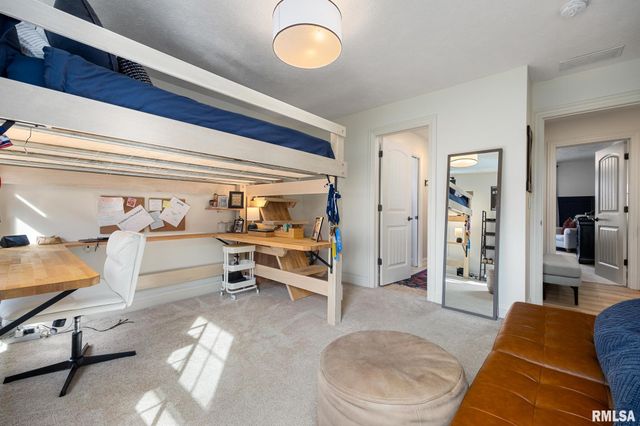 6531 N GREENWICH Place, Peoria, IL 61615