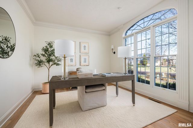 6531 N GREENWICH Place, Peoria, IL 61615