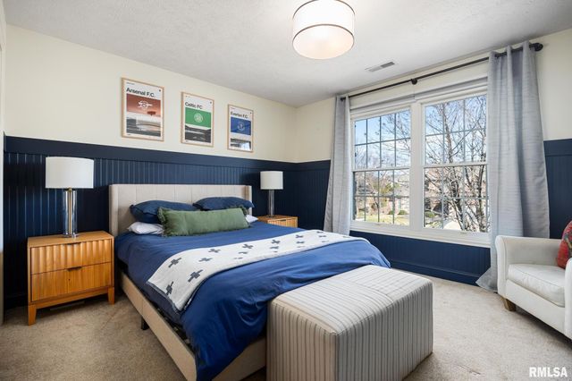 6531 N GREENWICH Place, Peoria, IL 61615