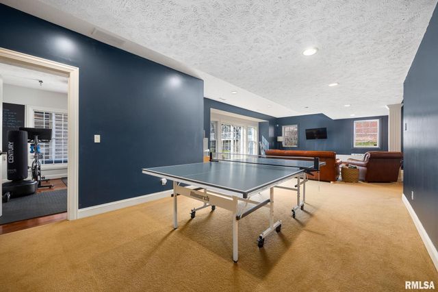 6531 N GREENWICH Place, Peoria, IL 61615