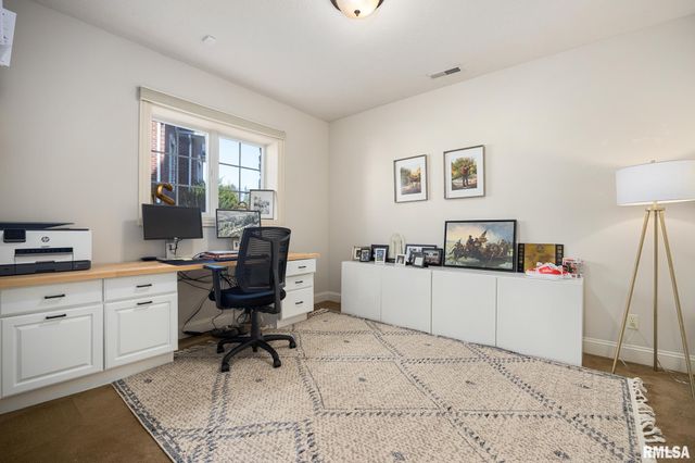 6531 N GREENWICH Place, Peoria, IL 61615