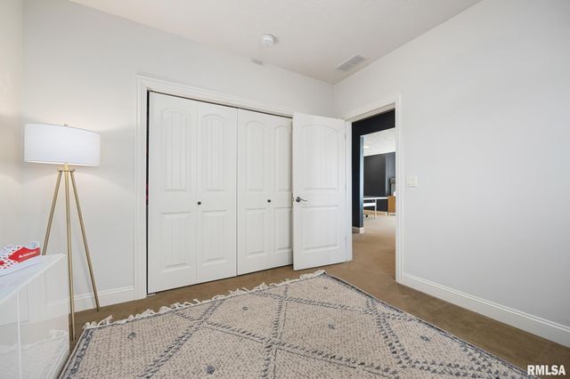 6531 N GREENWICH Place, Peoria, IL 61615