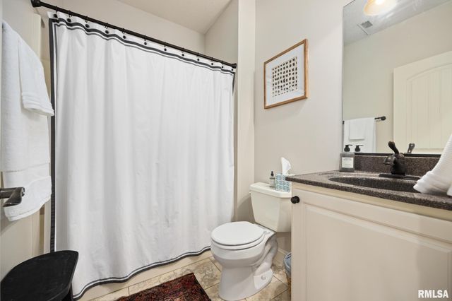 6531 N GREENWICH Place, Peoria, IL 61615