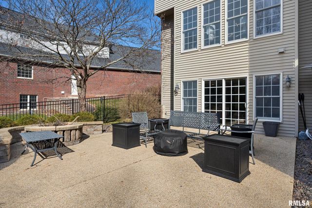 6531 N GREENWICH Place, Peoria, IL 61615