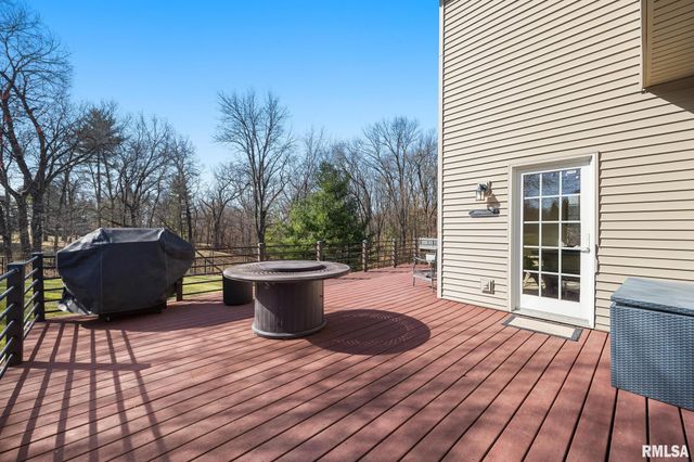 6531 N GREENWICH Place, Peoria, IL 61615