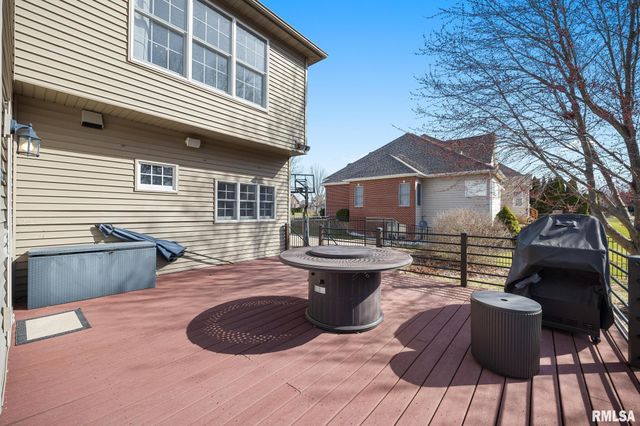 6531 N GREENWICH Place, Peoria, IL 61615