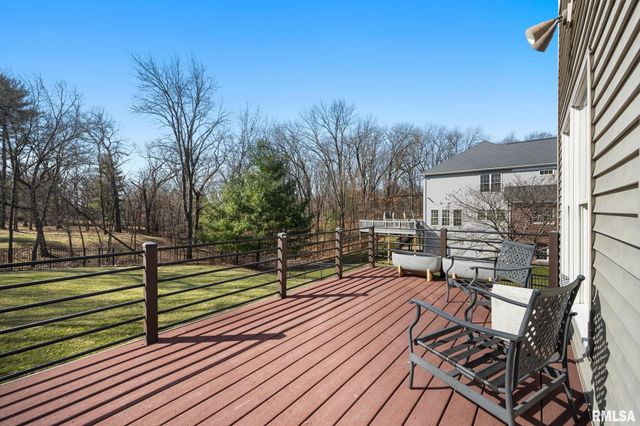 6531 N GREENWICH Place, Peoria, IL 61615