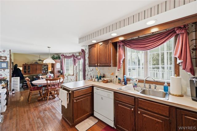 68 Tracy Lynn Lane, West Seneca, NY 14224