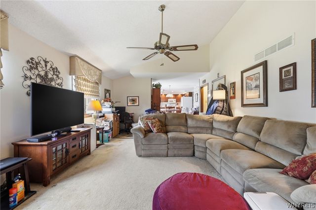 68 Tracy Lynn Lane, West Seneca, NY 14224
