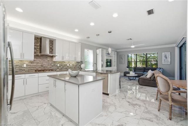 4654 Kensington CIR, Naples, FL 34119