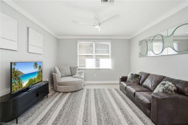 4654 Kensington CIR, Naples, FL 34119