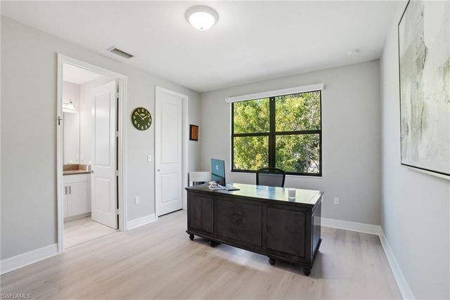 4654 Kensington CIR, Naples, FL 34119