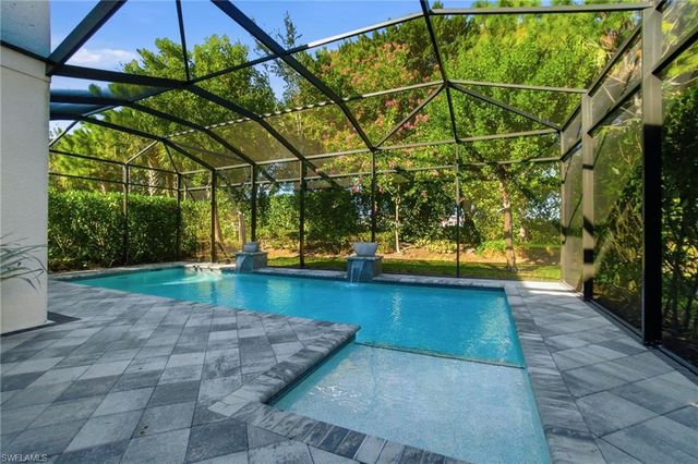 4654 Kensington CIR, Naples, FL 34119