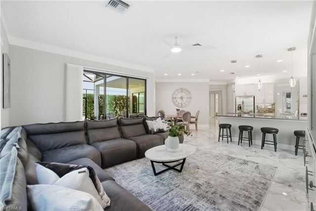 4654 Kensington CIR, Naples, FL 34119