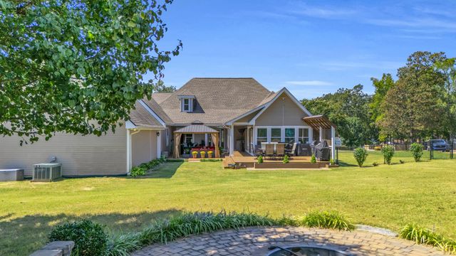 301 Dogwood Lane, Fort Oglethorpe, GA 30742