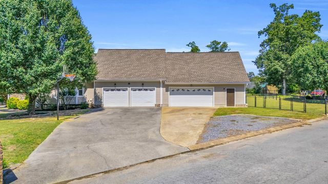 301 Dogwood Lane, Fort Oglethorpe, GA 30742