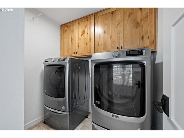 3317 VIDERA Dr, Eugene, OR 97405