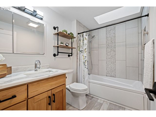 3317 VIDERA Dr, Eugene, OR 97405