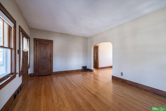 4575 Pacific Street, Omaha, NE 68106