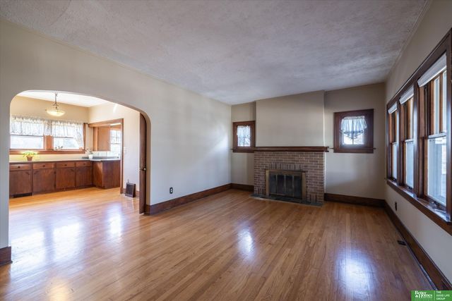 4575 Pacific Street, Omaha, NE 68106