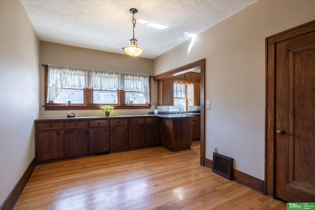 4575 Pacific Street, Omaha, NE 68106