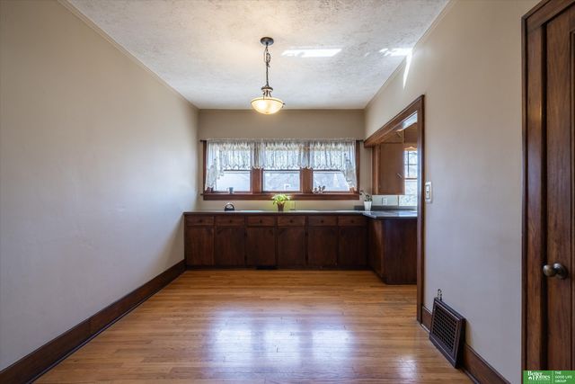 4575 Pacific Street, Omaha, NE 68106