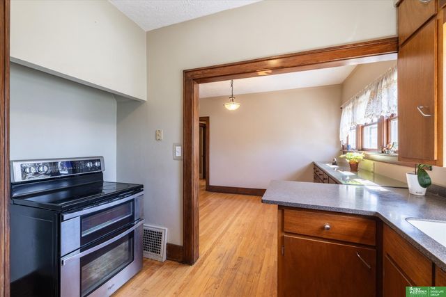 4575 Pacific Street, Omaha, NE 68106