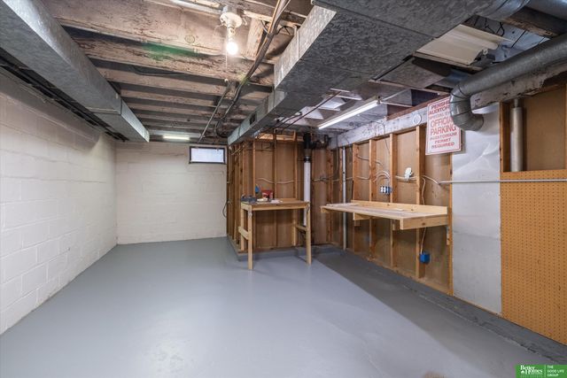 4575 Pacific Street, Omaha, NE 68106