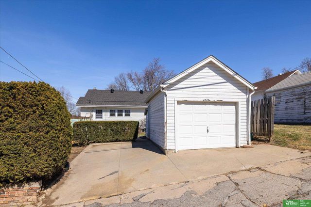 4575 Pacific Street, Omaha, NE 68106