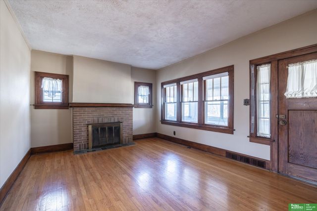 4575 Pacific Street, Omaha, NE 68106