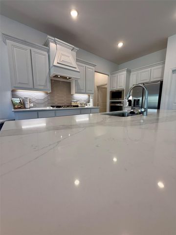 218 Oakcrest Drive, Justin, TX 76247