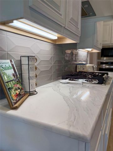 218 Oakcrest Drive, Justin, TX 76247