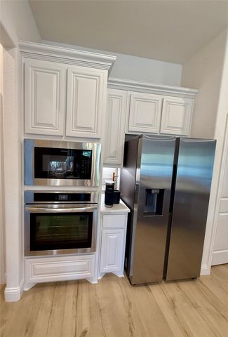 218 Oakcrest Drive, Justin, TX 76247