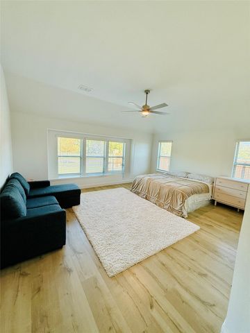 218 Oakcrest Drive, Justin, TX 76247