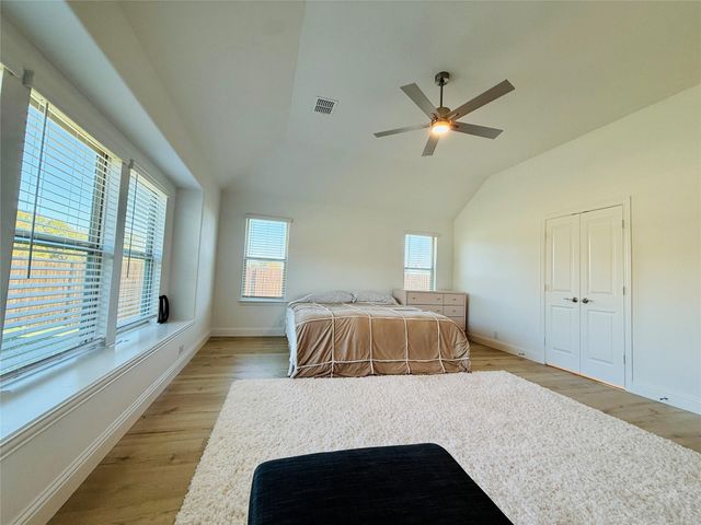 218 Oakcrest Drive, Justin, TX 76247